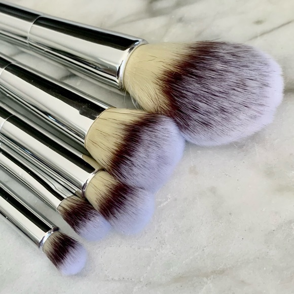 *SOLD* Your Beautiful Basics Airbrush 101 Brush Set - Picture 9 of 9